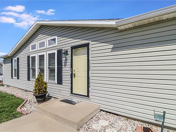 3rd image of 938 N White Oaks Ln