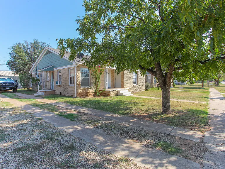 840 Chestnut St — Photo 2