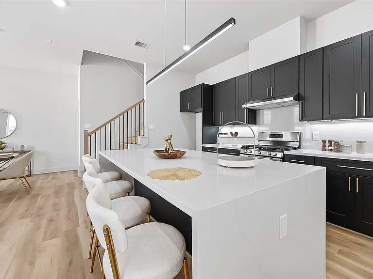 975 Highland Light Ln — Photo 10