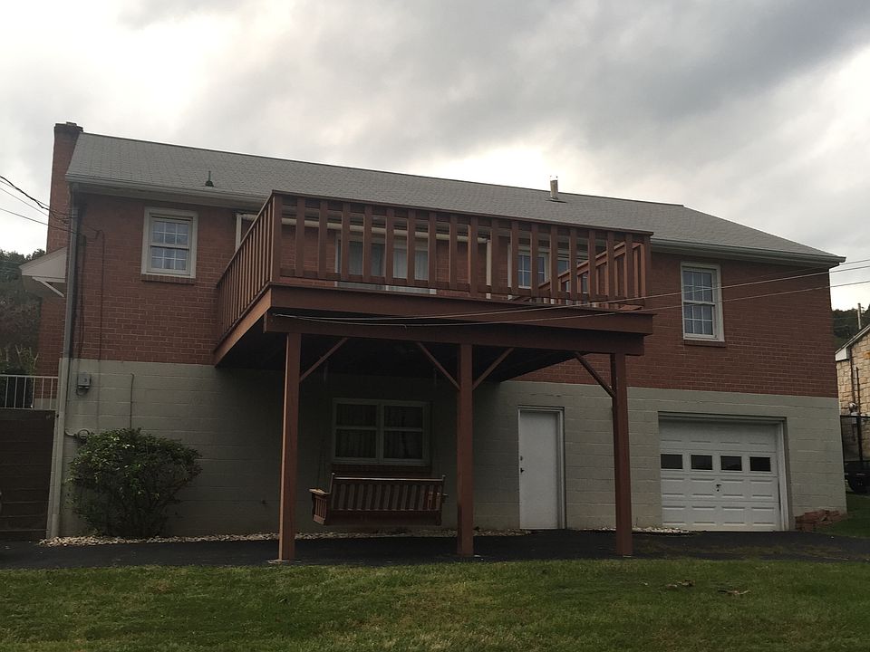 2nd image of 12202 Bedford Rd NE