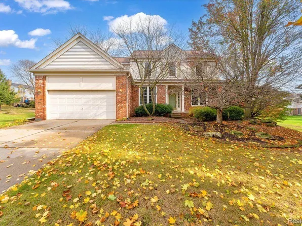 3744 N Oaks Ct, Orion, MI 48359