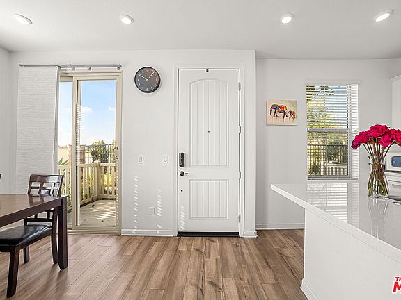 3rd image of 981 W Clover Ave