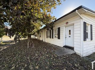 207 W Main St, Smithville, MO 64089