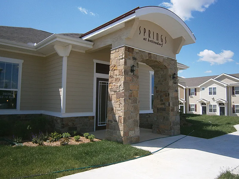Springs at Bettendorf Apartments — Photo 4