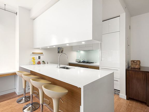 2nd image of 555 W 59th St APT 20C