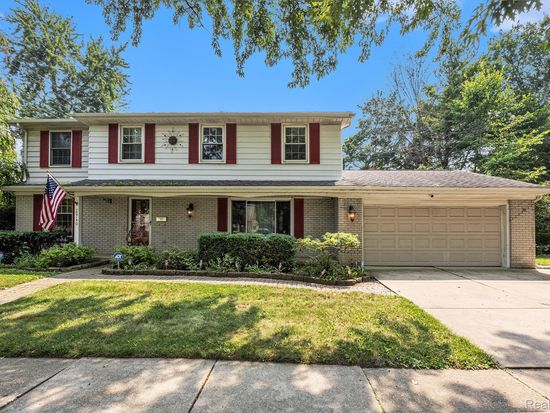 20740 Marter Rd, Grosse Pointe Woods, MI 48236