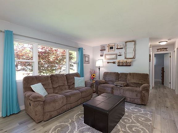 4th image of 3229 Carlton Dr