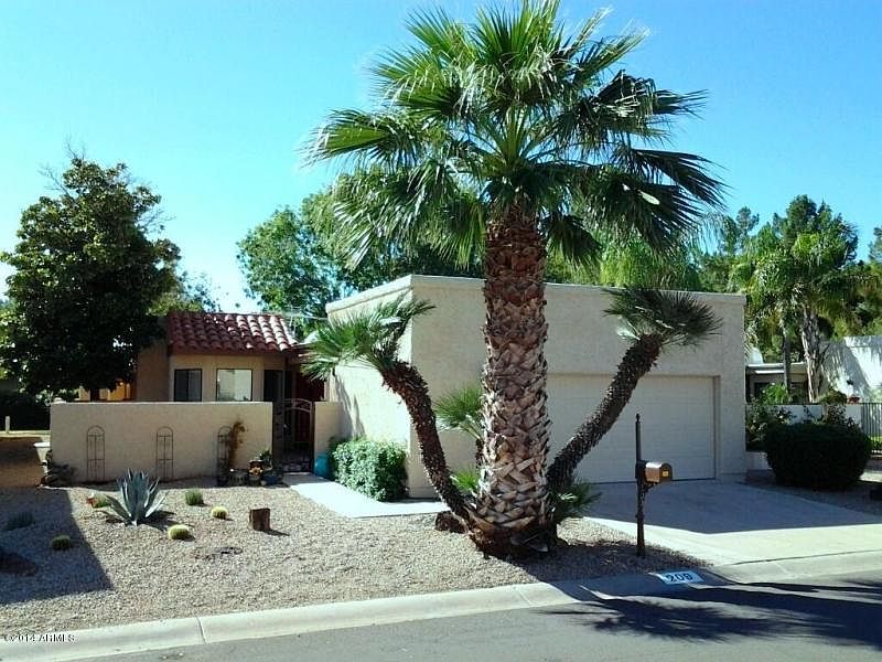 1st image of 209 W Canterbury Ln