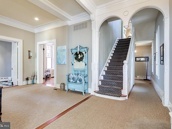 5th image of 61 College Ave