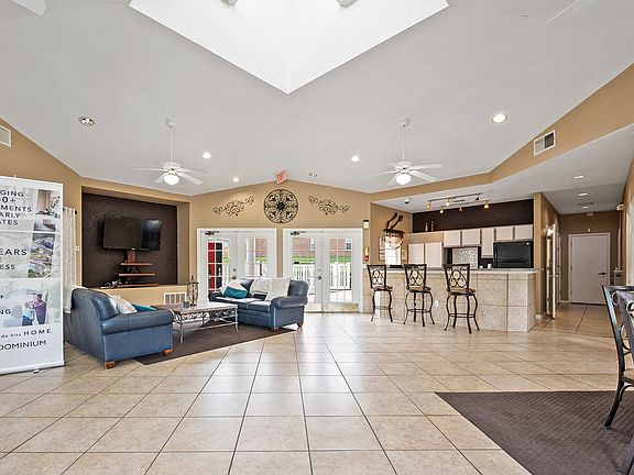 2nd image of 100 Willow Creek Dr #416