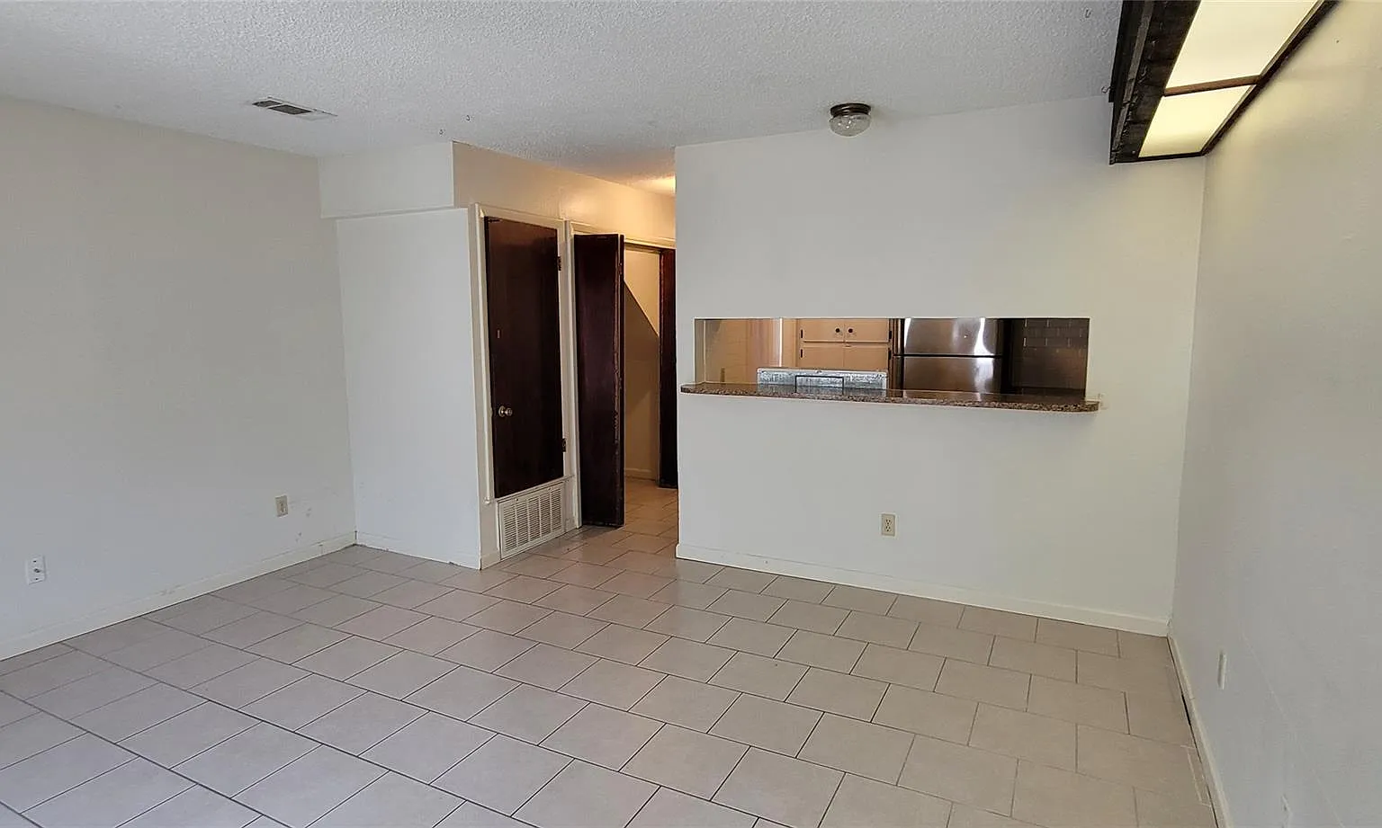 2 bed, 1.5 bath, 928 sqft, $875 — Photo 4