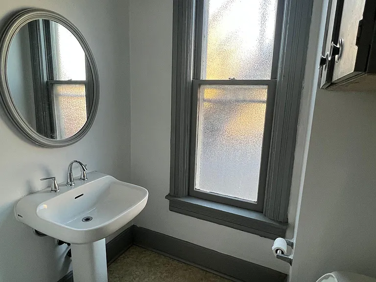 350 W 7th Ave #B — Photo 6
