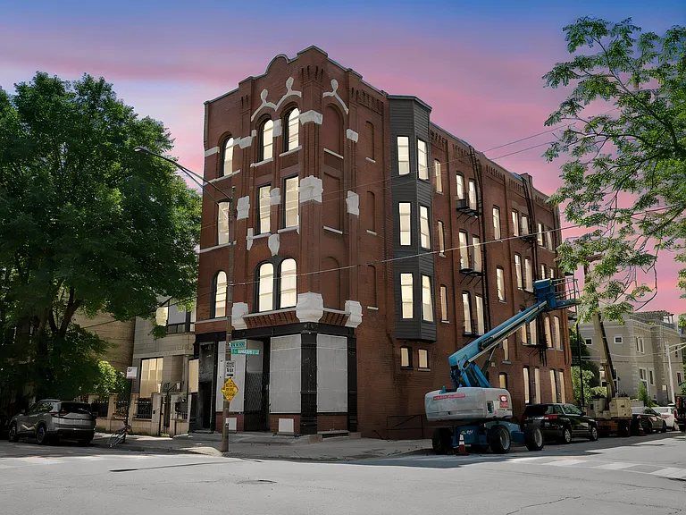 1481 W Erie St #4R — Photo 1