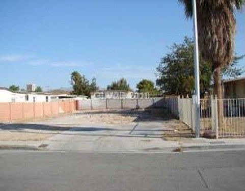 2nd image of 3024 Cypress Ave