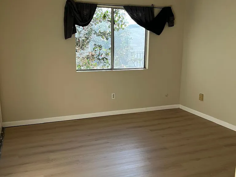 1817 E Grand Ave #38 — Photo 2