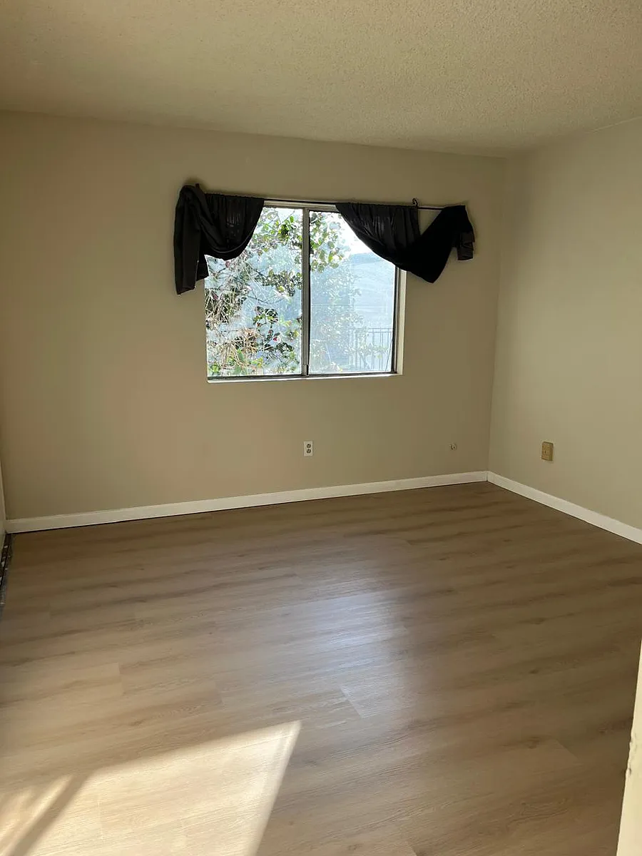 Building Photo - 1817 E Grand Ave #38