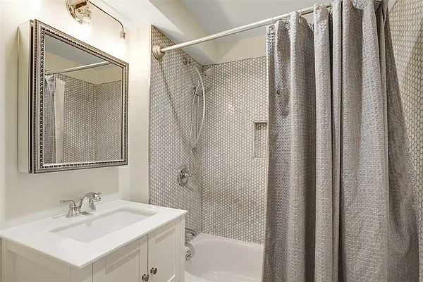 Sold by Keller Williams City Life Realty | media 5