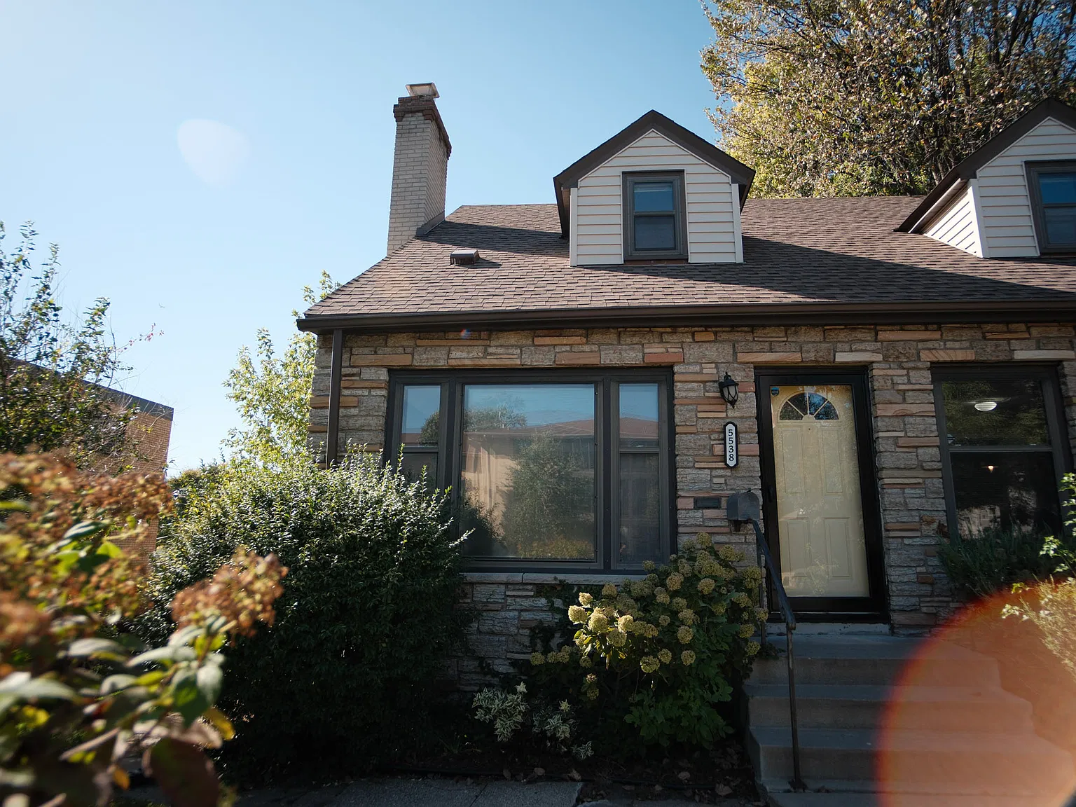 4 bed, 1.5 bath, 2409 sqft, $2,268 — Photo 1