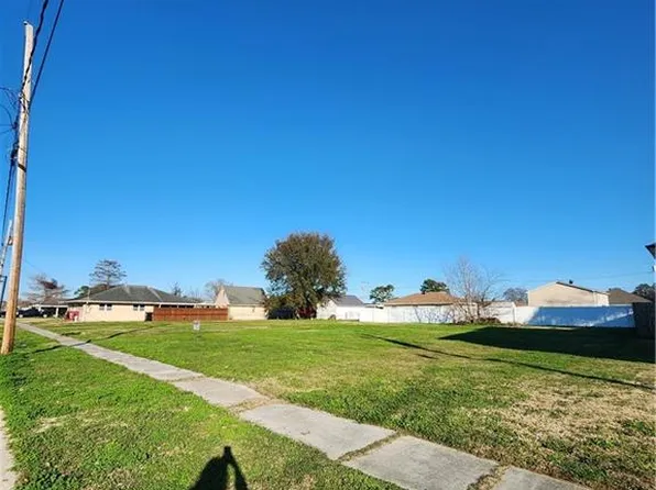 3013 Lyndell Dr, Chalmette, LA 70043