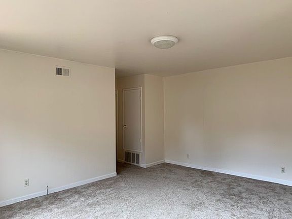 4th image of 1485 Plumas Ave