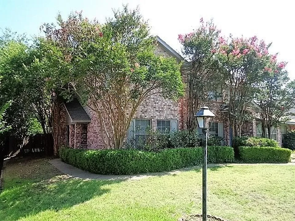 831 Ash Grove Ln