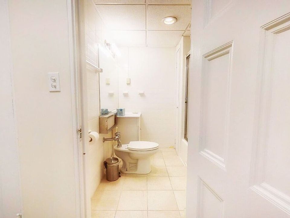 *Pictures are representative samples of the advertised unit. In some cases, the actual units you tour may vary from the pictures based on the specific floor plan available. Availability and prices are subject to change (and often do change daily).