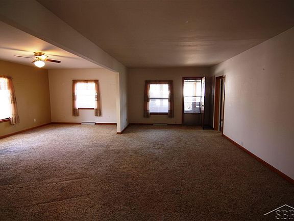 5th image of 203 Meade St