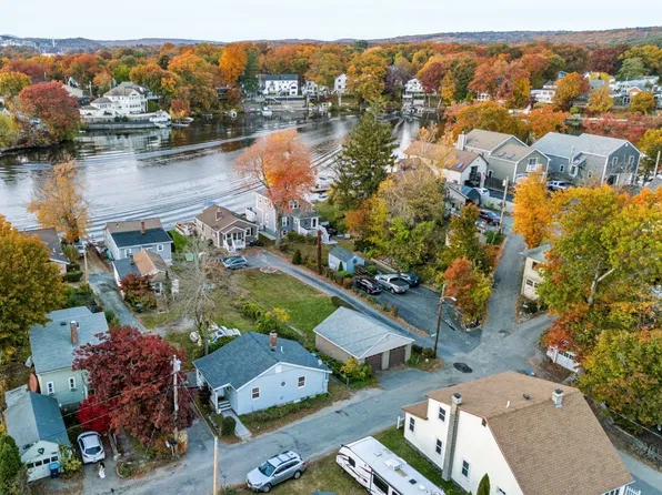 2 Salisbury St, Shrewsbury, MA 01545