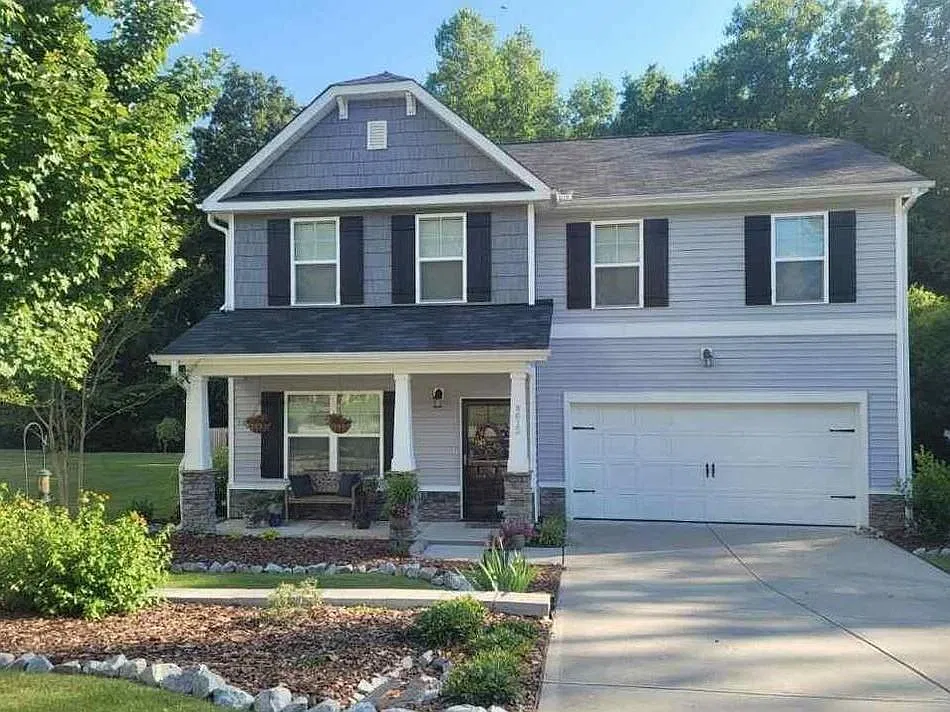 4 bed, 2712 sqft, $2,350 — Photo 1