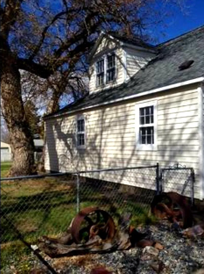 1428 Walnut St — Photo 2