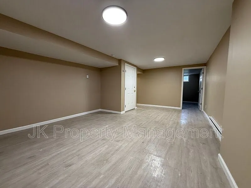 1 bed, 1.0 bath, $915 — Photo 3