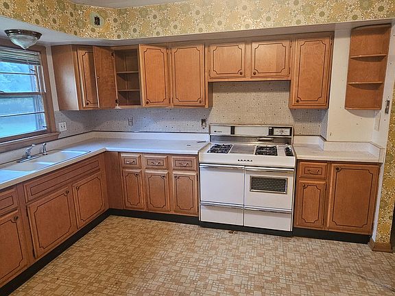 5th image of 8622 Christopher Dr