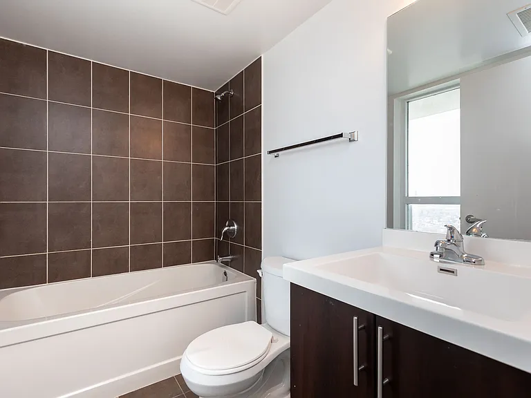 1410 Dupont St — Photo 24