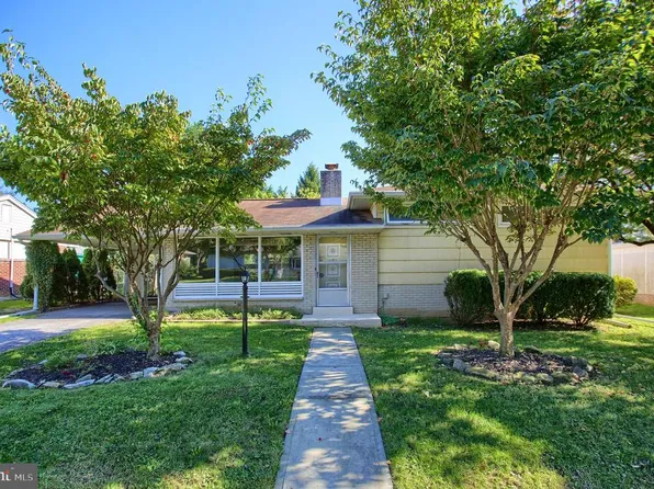 7 Cornell Dr, Camp Hill, PA 17011