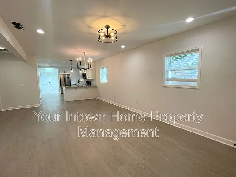 1047 Grant Way SE — Photo 3