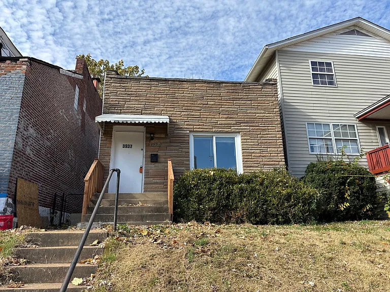 3937 Iowa Ave — Photo 1
