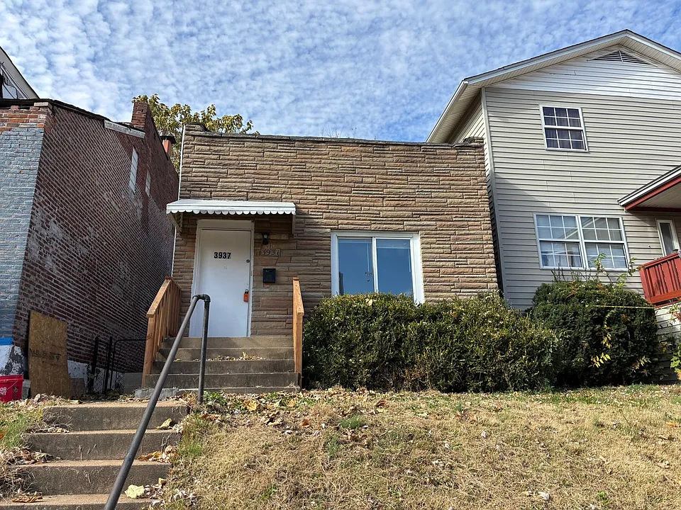 3937 Iowa Ave