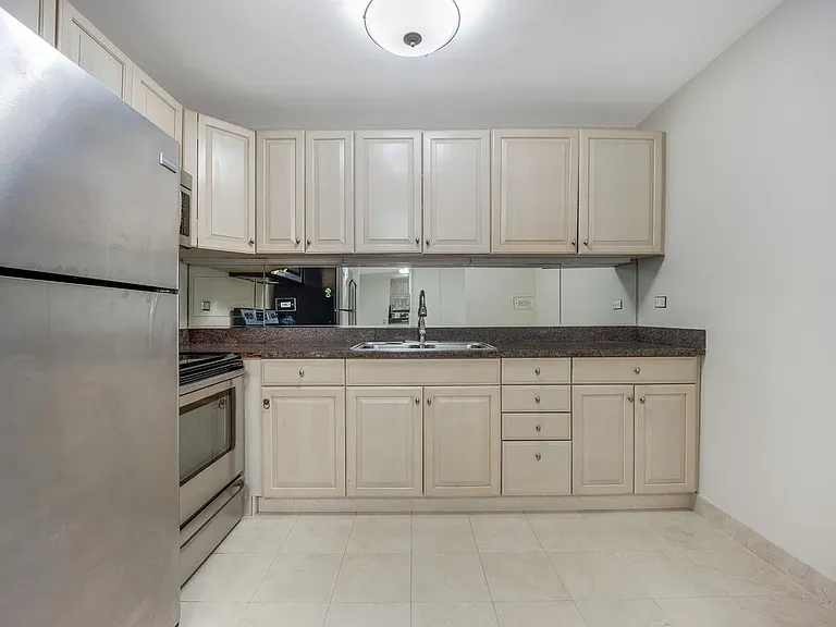 900 N Lake Shore Dr — Photo 6