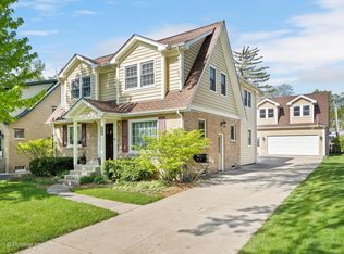 826 N Summit St, Wheaton, IL 60187