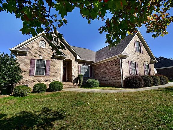 2nd image of 615 Carraway Dr
