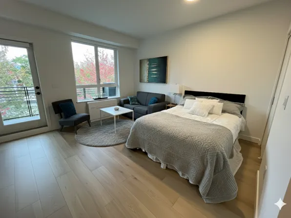 2450 Garden Dr #407, Vancouver, BC V5N 4Y6