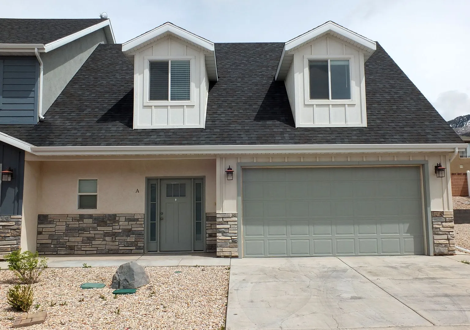 4 Bedroom Cedar Edge Townhome — Photo 2