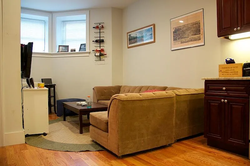 3 bed, 1100 sqft, $3,975 — Photo 3