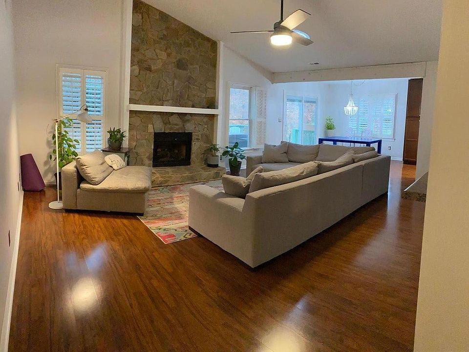 Great room/living room. Low maintenance flooring, natural light and open to the dining/kitchen. Sliding doors to the back yard and deck.