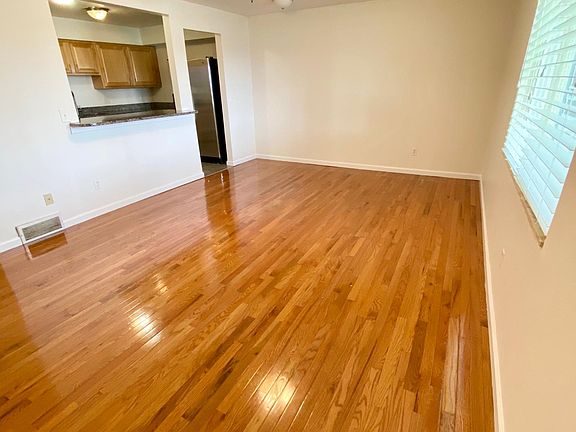 3rd image of 3801 Sturbridge Ct