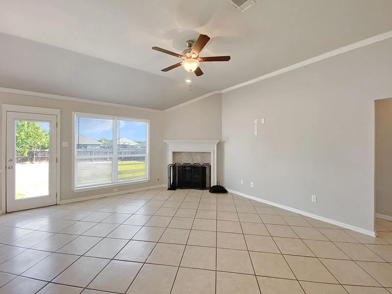 3 bed, 1309 sqft, $1,575 — Photo 4