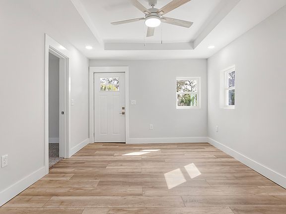 5th image of 125 Linda Ave