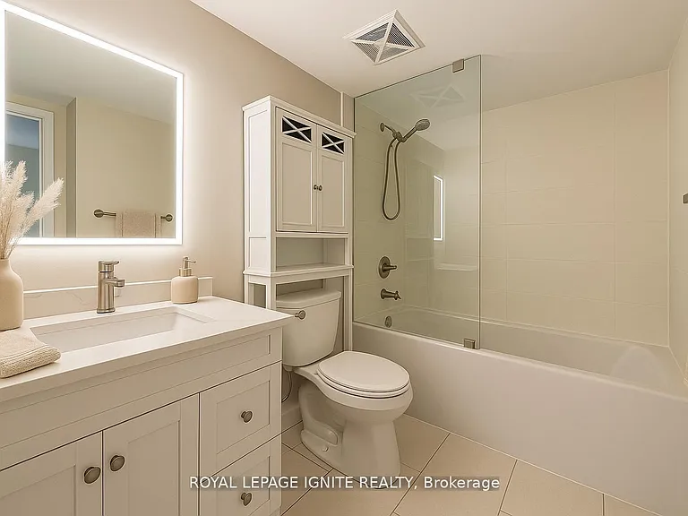151 Village Green Sq #2001 — Photo 16