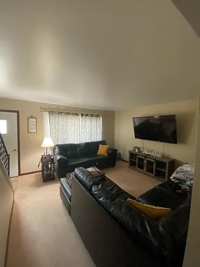 2 bed, 1.5 bath, 950 sqft, $1,050 — Photo 4