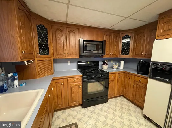 45 S 2nd St, Womelsdorf, PA 19567